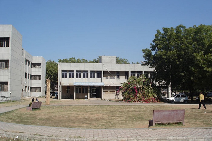 https://cache.careers360.mobi/media/colleges/social-media/media-gallery/11407/2019/3/8/Campus of Government Polytechnic Gandhinagar_Campus-View.jpg